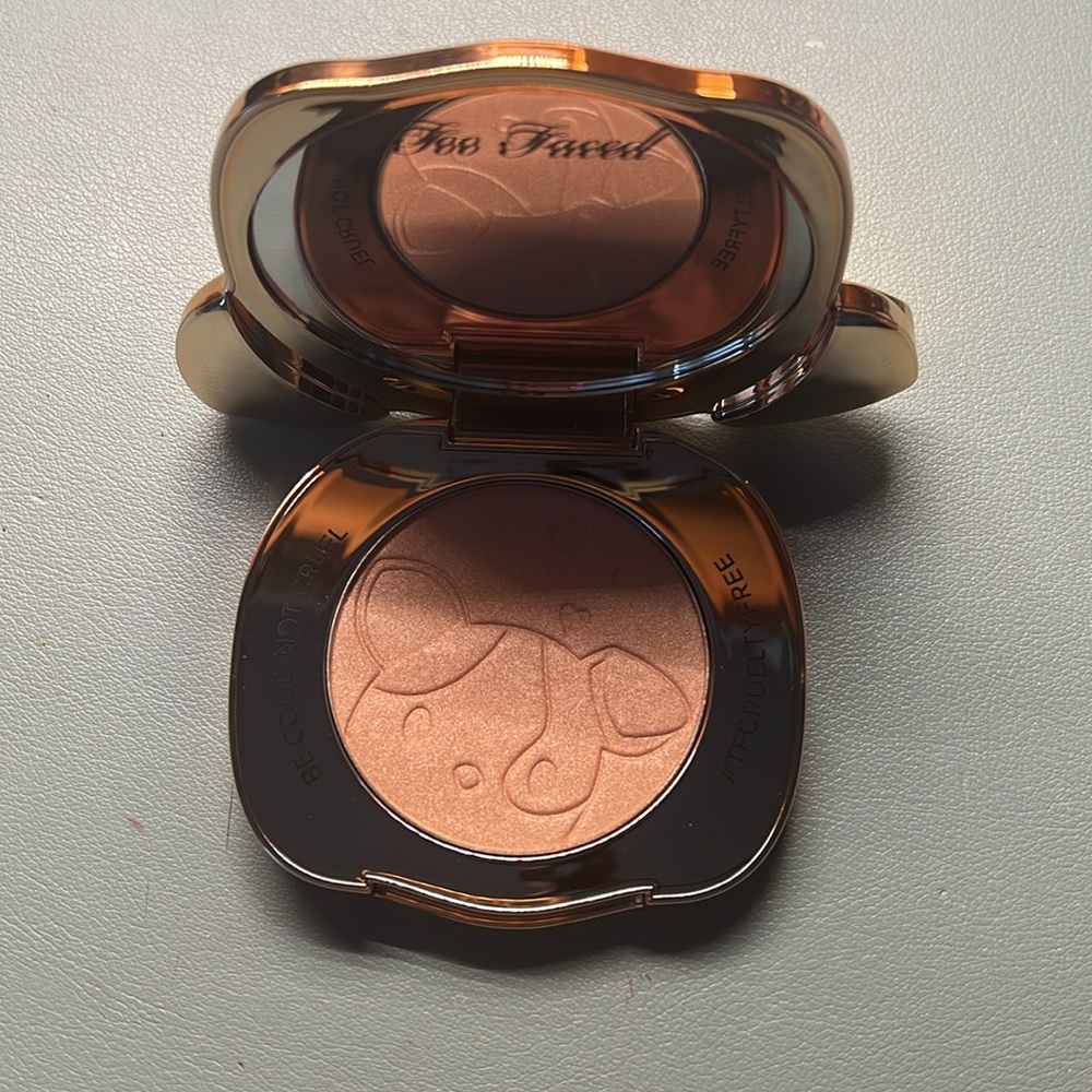 New Too Faced highlighter glowver dog puppy collection - Picture 3 of 3